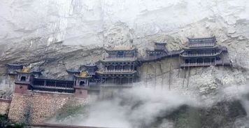 千年古庙峭壁中悬空1500年,数十根筷子似的木柱支撑