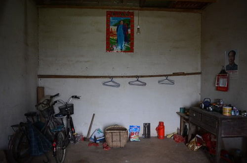 农村七旬老汉拒绝 二婚 ,一人坚守一个村庄,自给自足与世隔绝